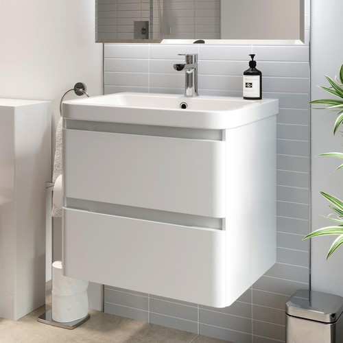 White gloss wall - gloss, hung
